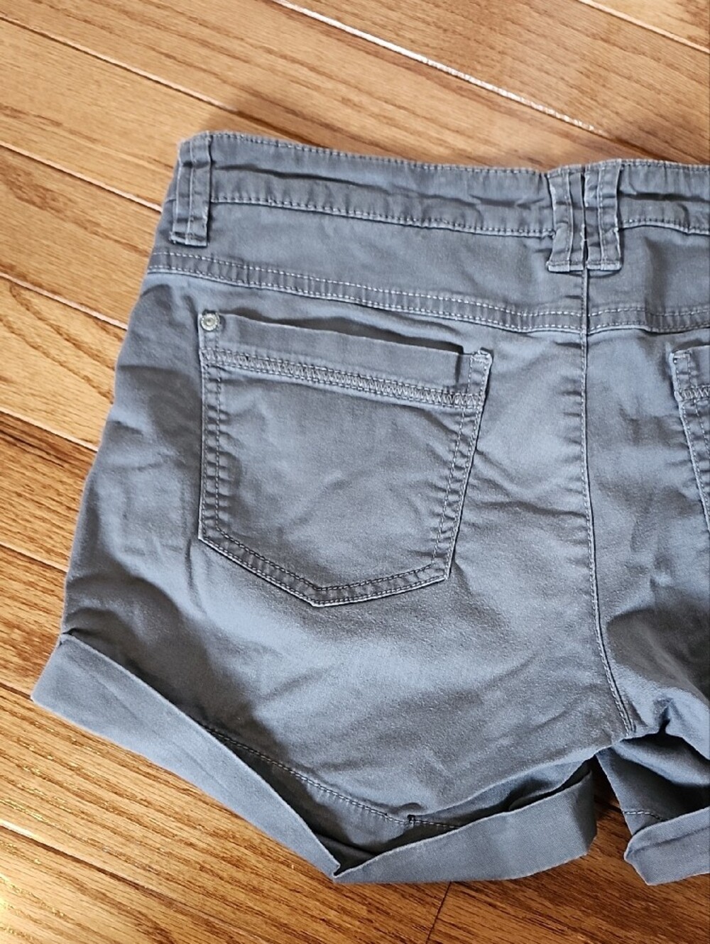 Vintage Y2K Garage Women's Gray Rolled-Hem Shorts - Picture 14 of 16